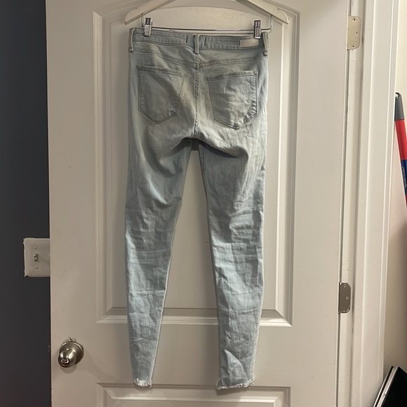 Abercrombie & Fitch light blue size 27 ripped jeans - Picture 4 of 4